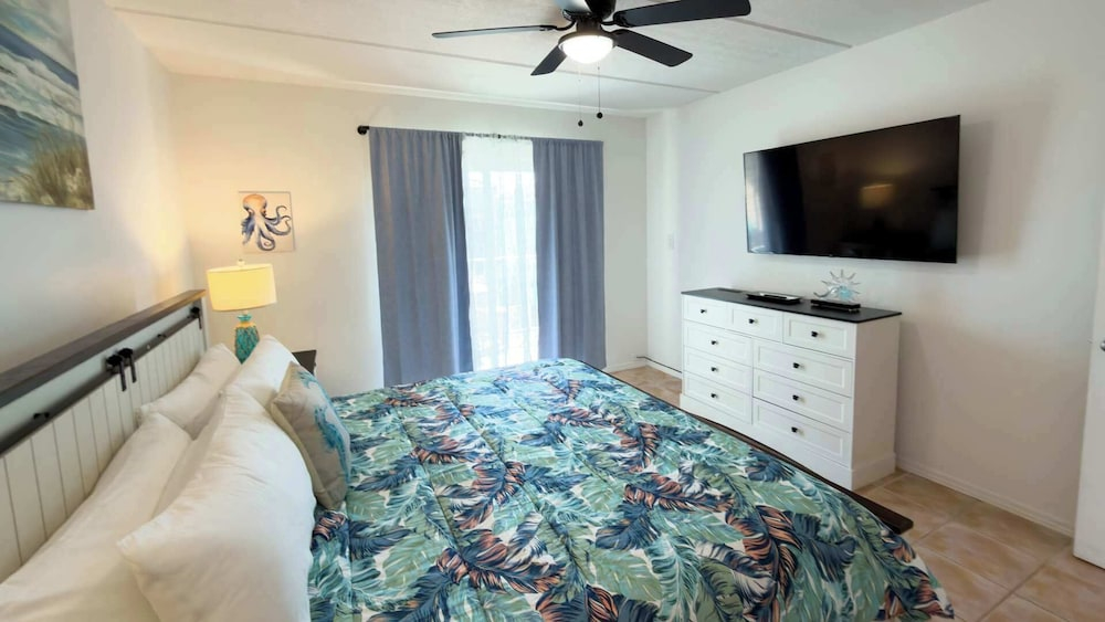 Walkable Location - 99 Steps to Beach - Pool