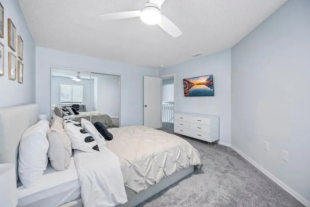 Stylish Townhome w Hot Tub 5 Min Walk to Beach