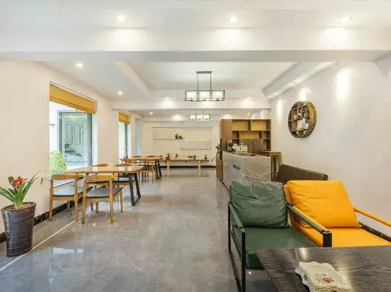 Jixi Xiaoyuan Homestay (Anji Longwangshan Drifting Store)