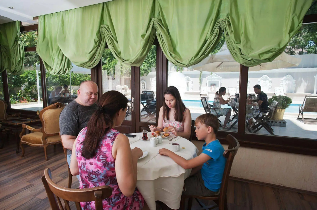 Triana Hotel