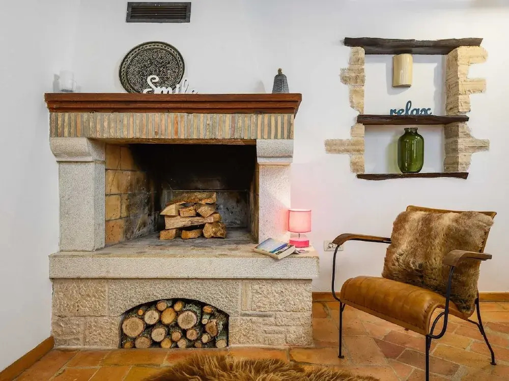 Beautiful Stone Villa in Tinjan With Swimming Pool