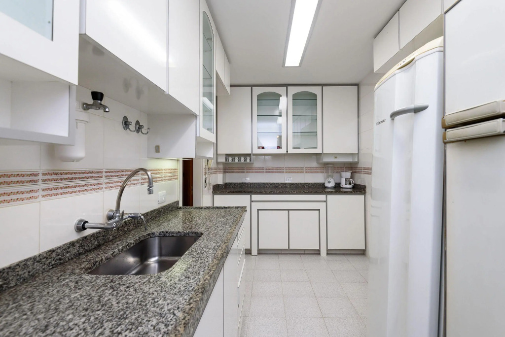 Apto Antigo No Leblon P/ 7 Pessoas | Gsm 300/701