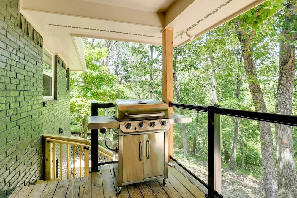 Spacious Home on Beaver Lake w/ Deck & Fire Pit!