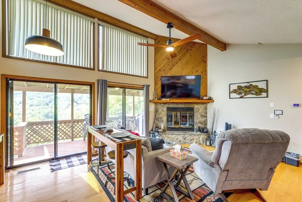 Maggie Valley Mountain Escape w/ Fireplace & Deck!