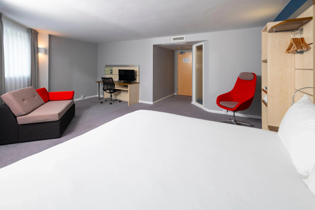 Holiday Inn Express Swindon City Centre by IHG