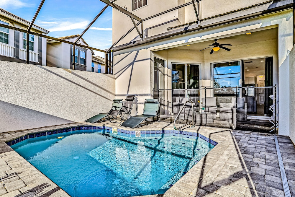 Dog-friendly Townhome With Private Pool, Screened Lanai, Fast Wifi, W/d, AC