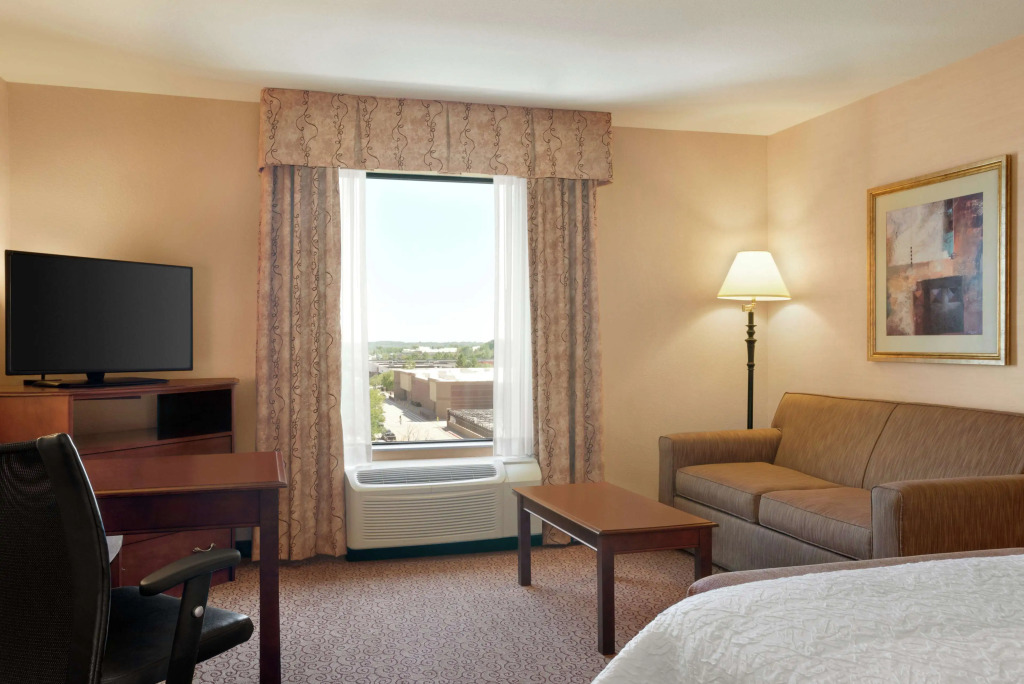 Hampton Inn & Suites West Bend
