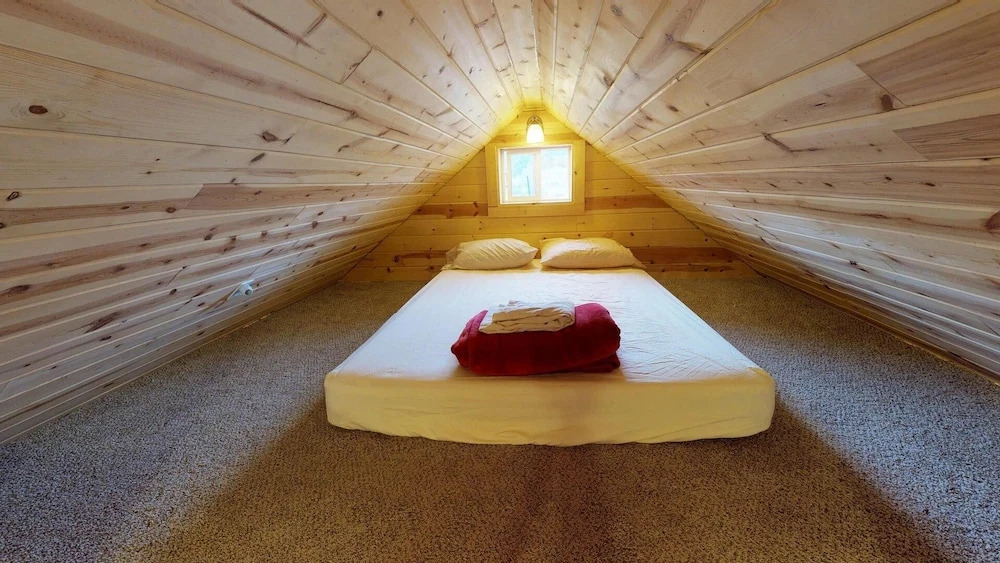 White Cabin Cozy Secluded Cabin