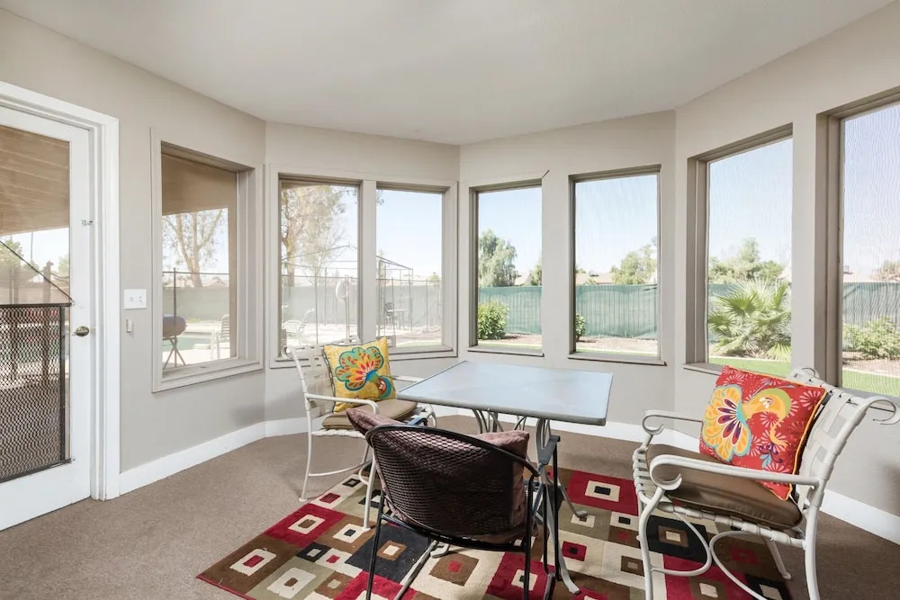 The Diamond - Private Pool / Pet Friendly / 4BD Near Arena