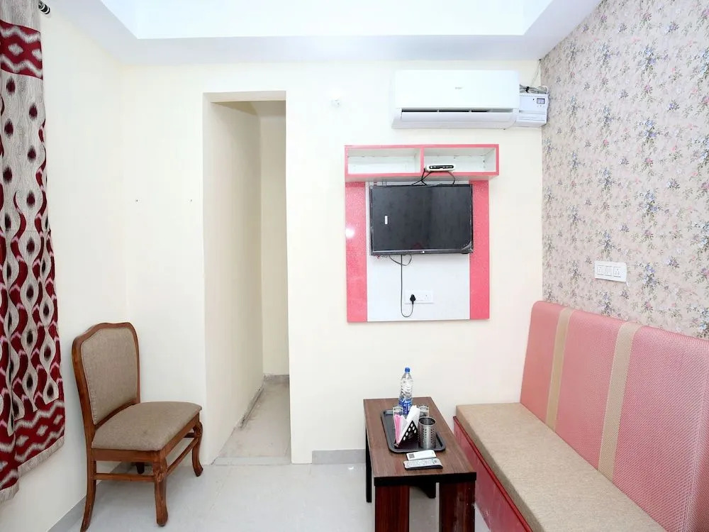 OYO 12745 Hotel Red House