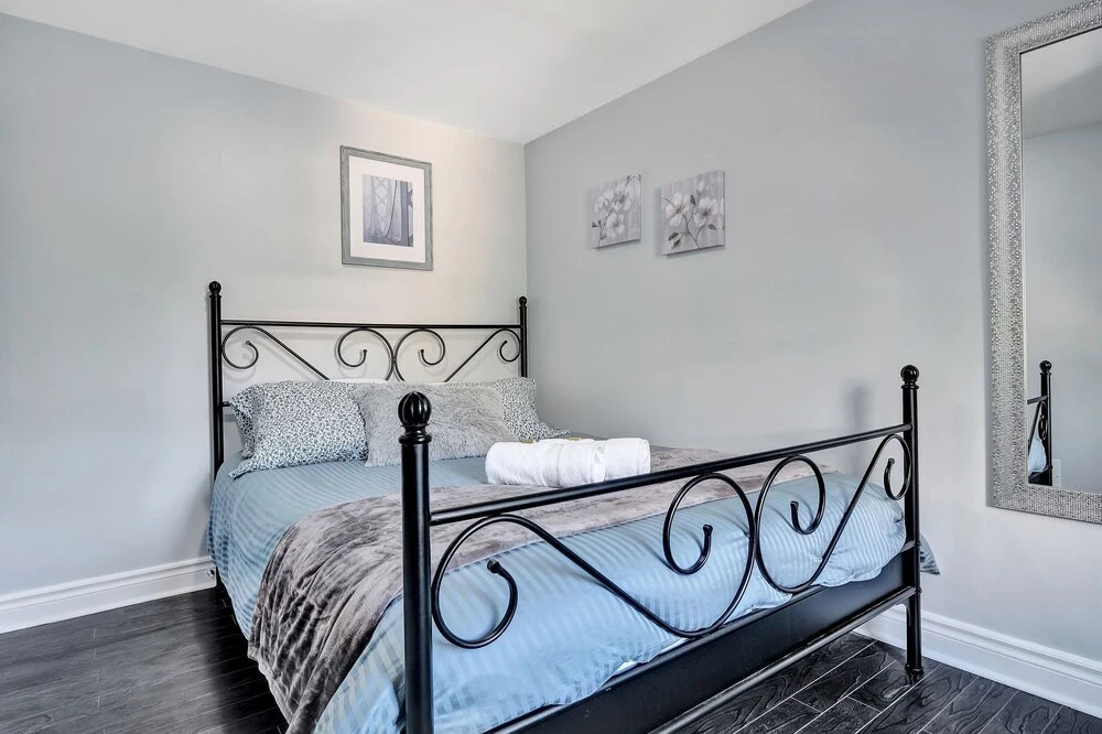 2BR Apt With Netflix Access to Rooftop Terrace