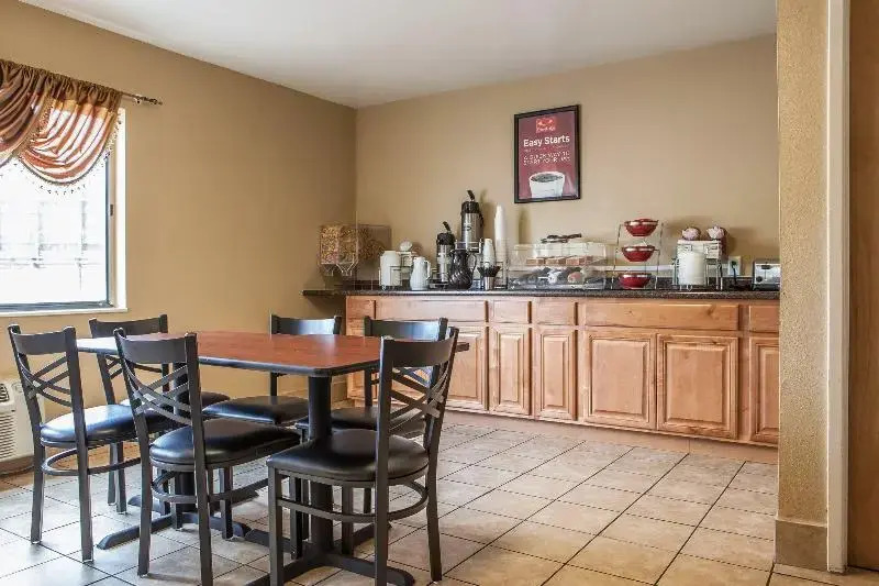 Econo Lodge Saint Louis