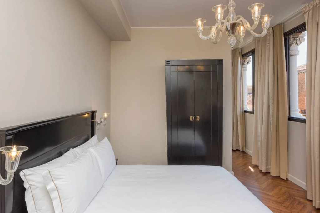 Отель IH Hotels Venezia Salute Palace