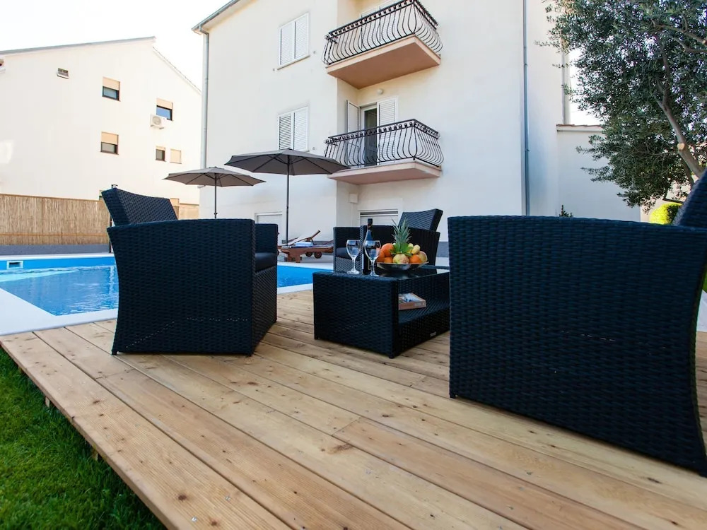 Modern Holiday Home in Podstrana With Pool