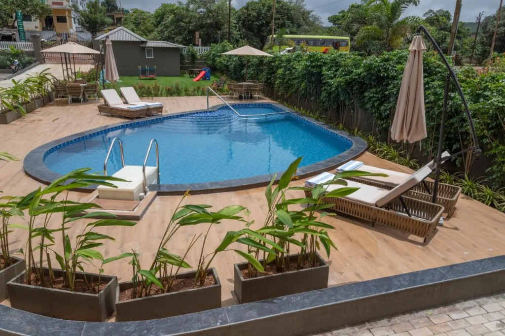 Stone Wood Hotel Amboli