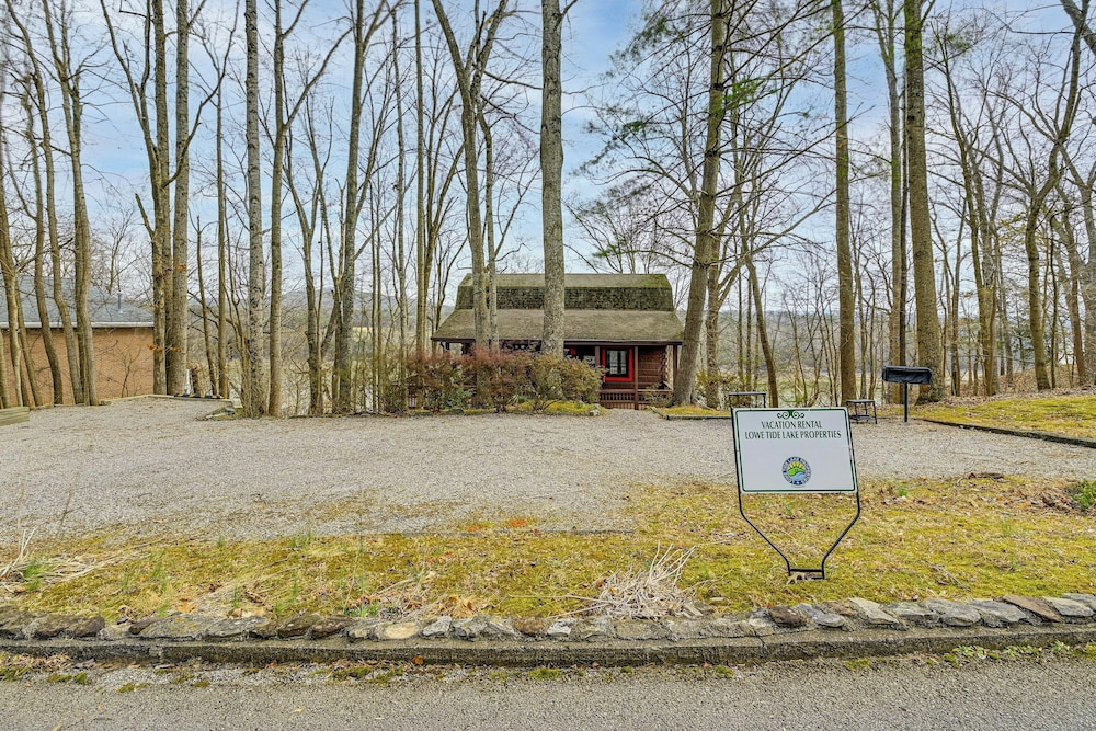 Lake Cumberland Log Cabin Near 3 Boat Ramps