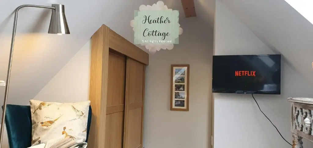 Heather Cottage - Stylish 3 Bedroom Cottage, Garden, Parking, Pets Welcome