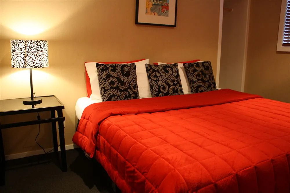 Lisa Rose Motel