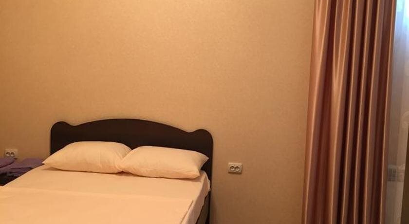 Отель Корона
