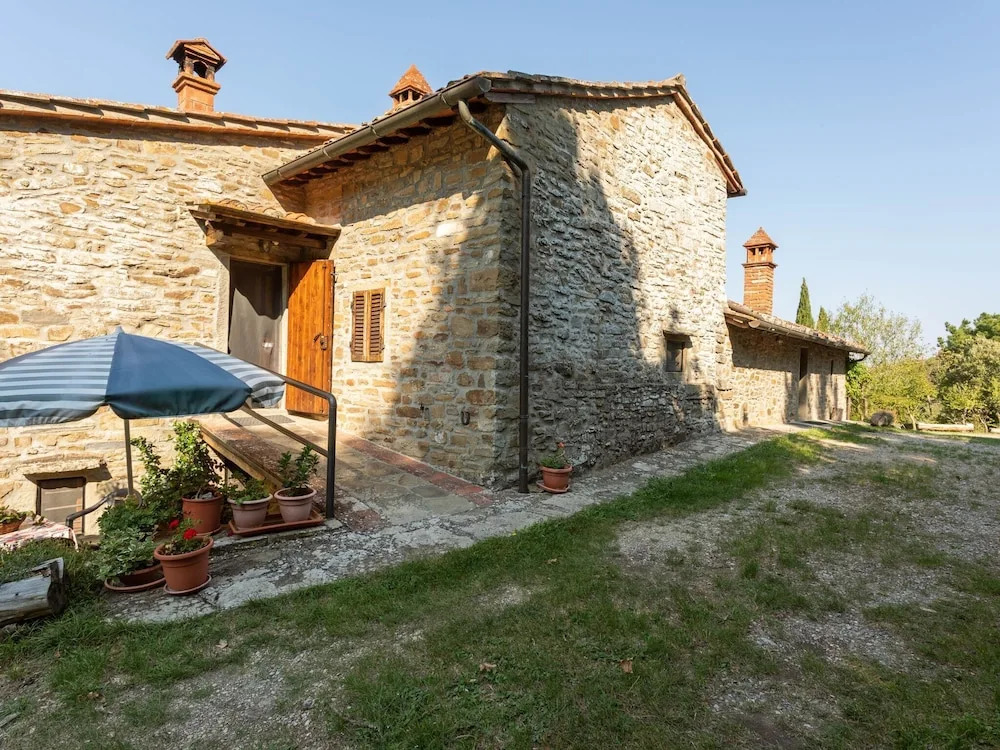 Idyllic Farmhouse With Bbq, Swimming Pool, Terrace, Garden