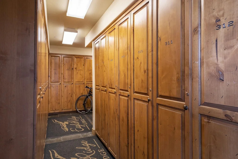 Eagleridge Lodge 201 2 Bedroom Condo by RedAwning