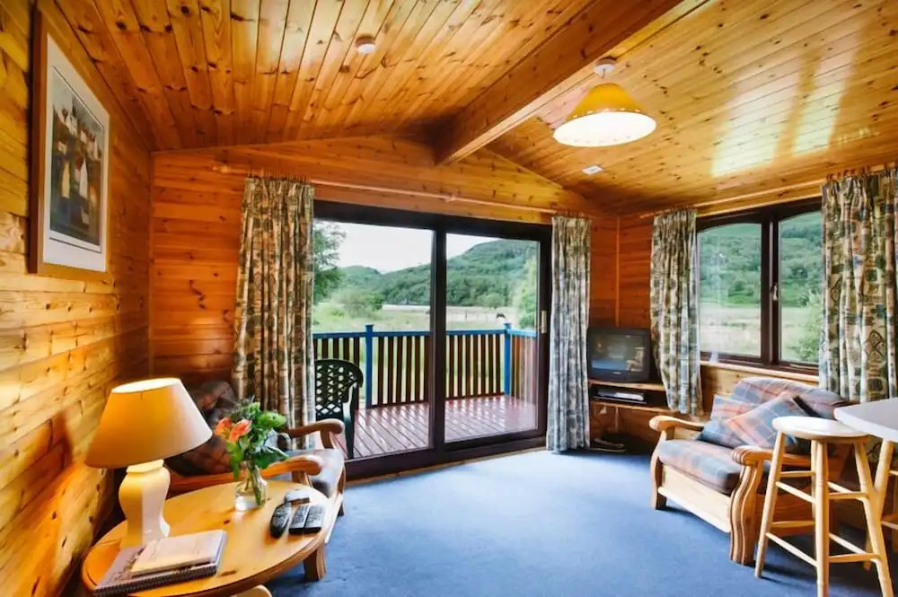 Lapwing Lodge with loch and mountain view