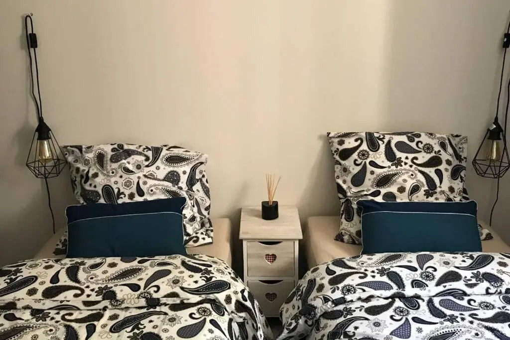 apartment (80m2) 3 bedrooms (up to 8 pers) town centre Menton