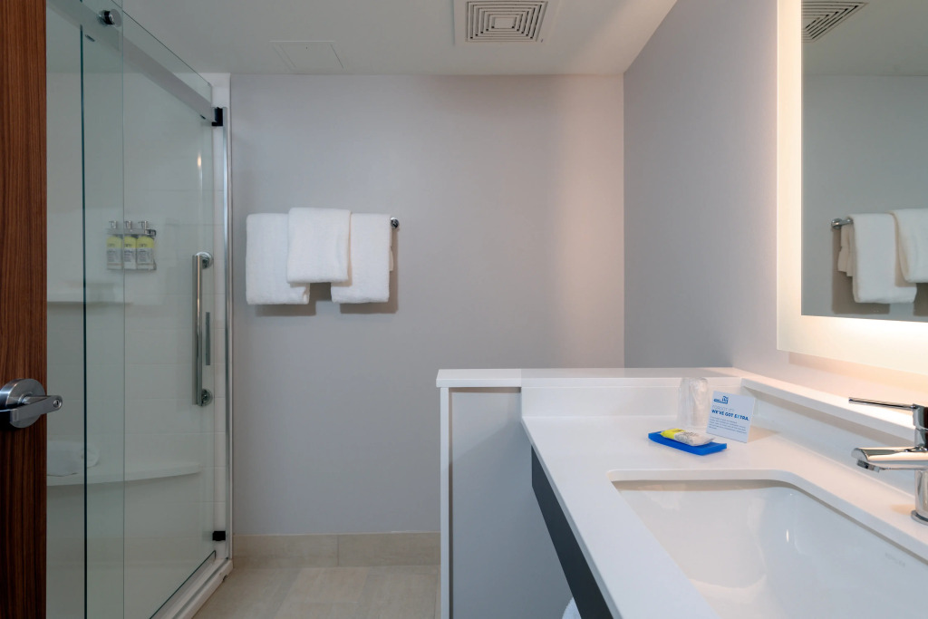 Holiday Inn Exp Stes Dtwn Arts District