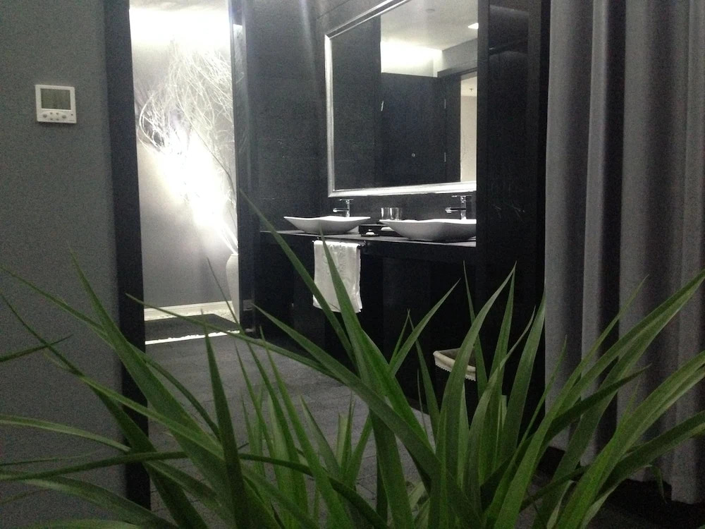 Air Hotel