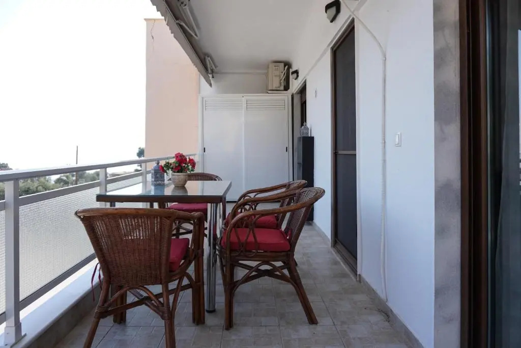 Holiday Beach Home | 1 min. walk to beach