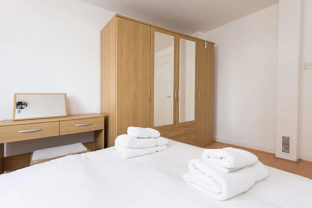 4 Bedroom Apartment in Shepherd's Bush Accommodates 10