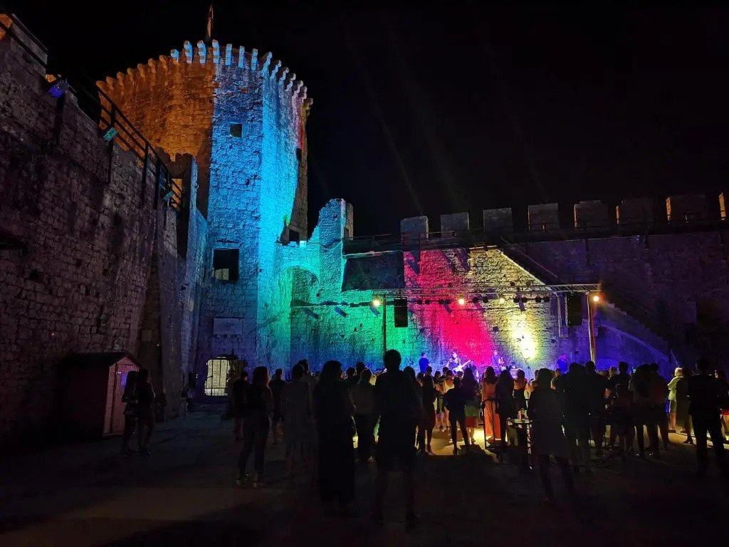 Trogir apartments 4 rooms