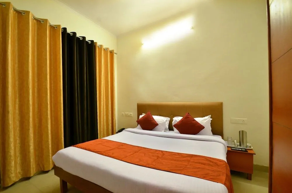 OYO 7372 Platinum Inn