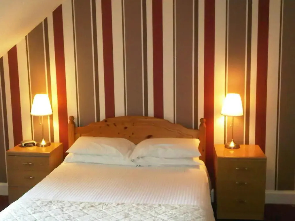 Crown Hotel & Bar