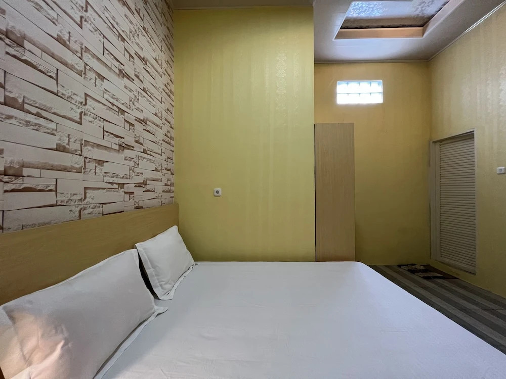 Hotel O Batodupi Guesthouse Syariah Near Buttu Kasambi