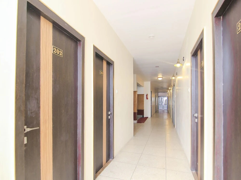 Hotel R B International