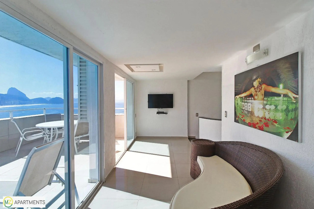 Beautiful 4BR duplex penthouse