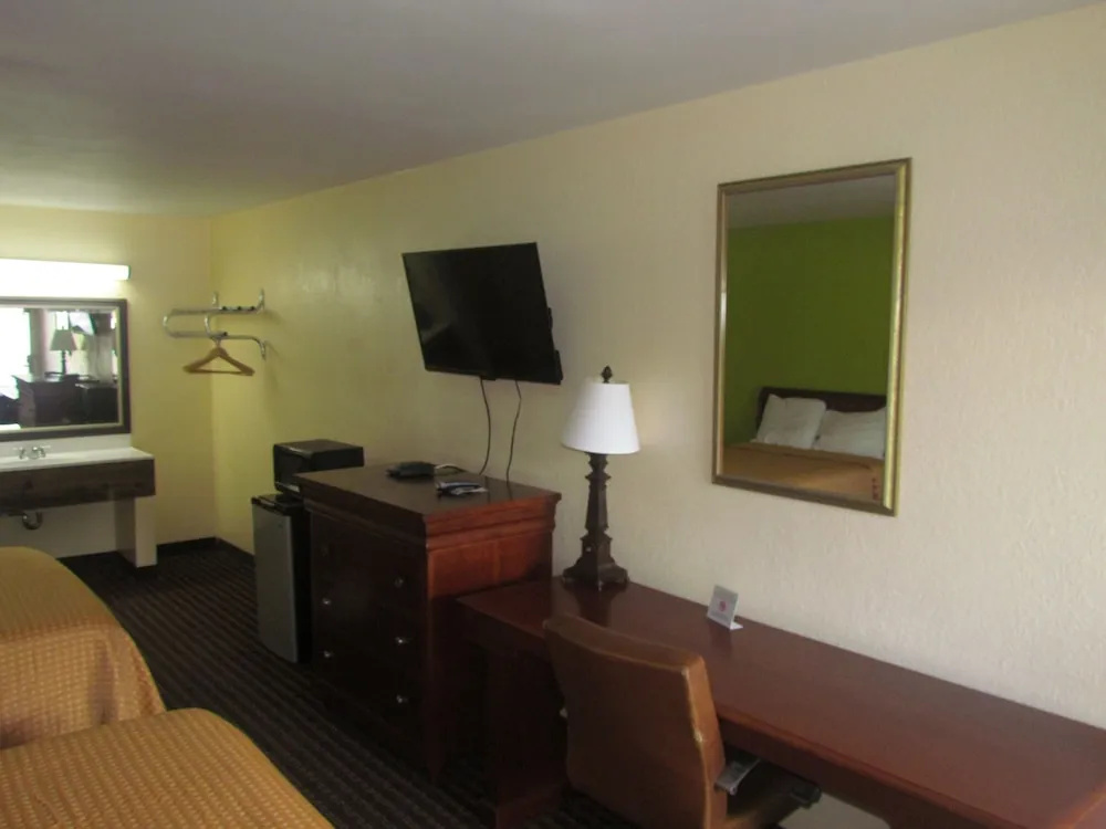 Red Carpet Inn - Augusta