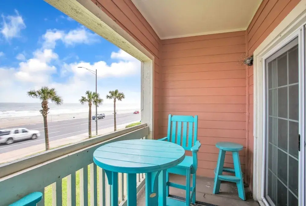 Island Dream - Dawn Condo 1025- Beachfront Views 2 Bedroom Condo by Redawning