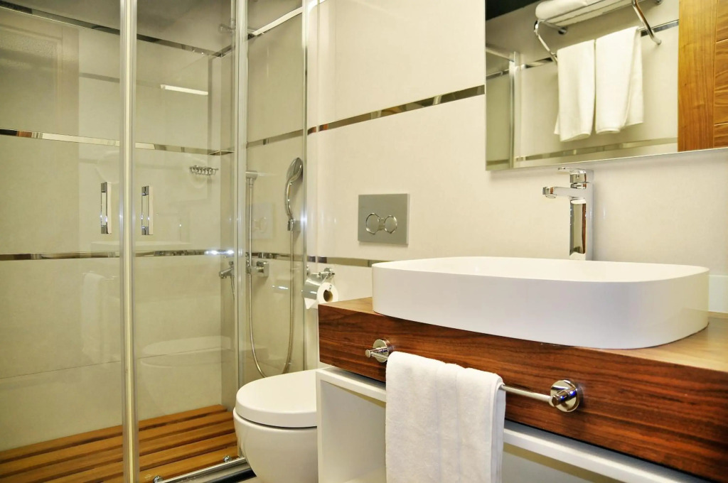 Avin Hotel