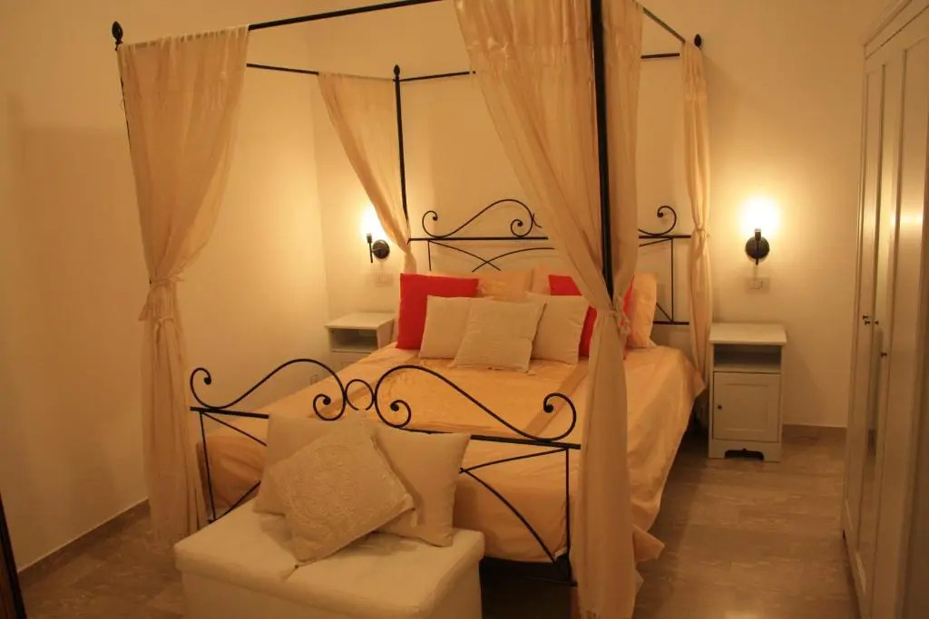 A&I Holiday House