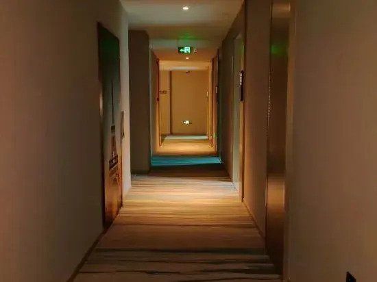 Lihao Holiday Hotel (Jinan Tangye Subway Station Century Avenue)