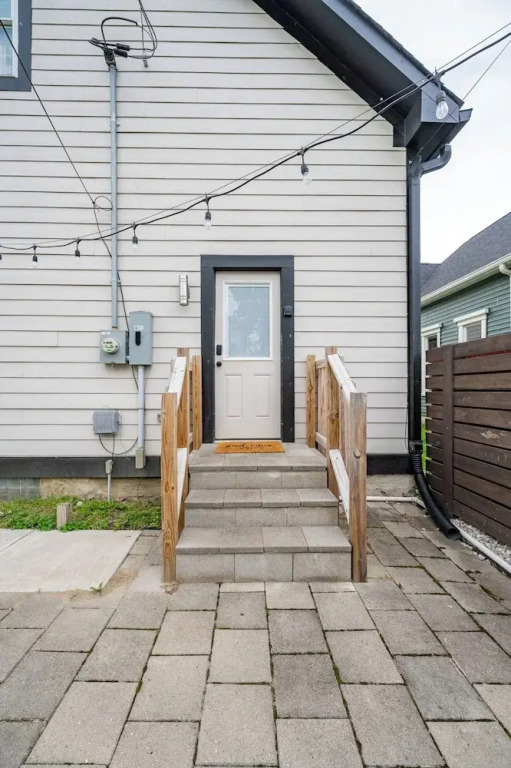 Near Downtown | 2 En-Suites • Garage • Sleeps 9