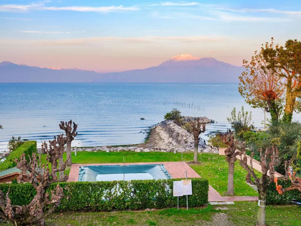 Casa Lugana 19 - monolocale con piscina direttamente a lago