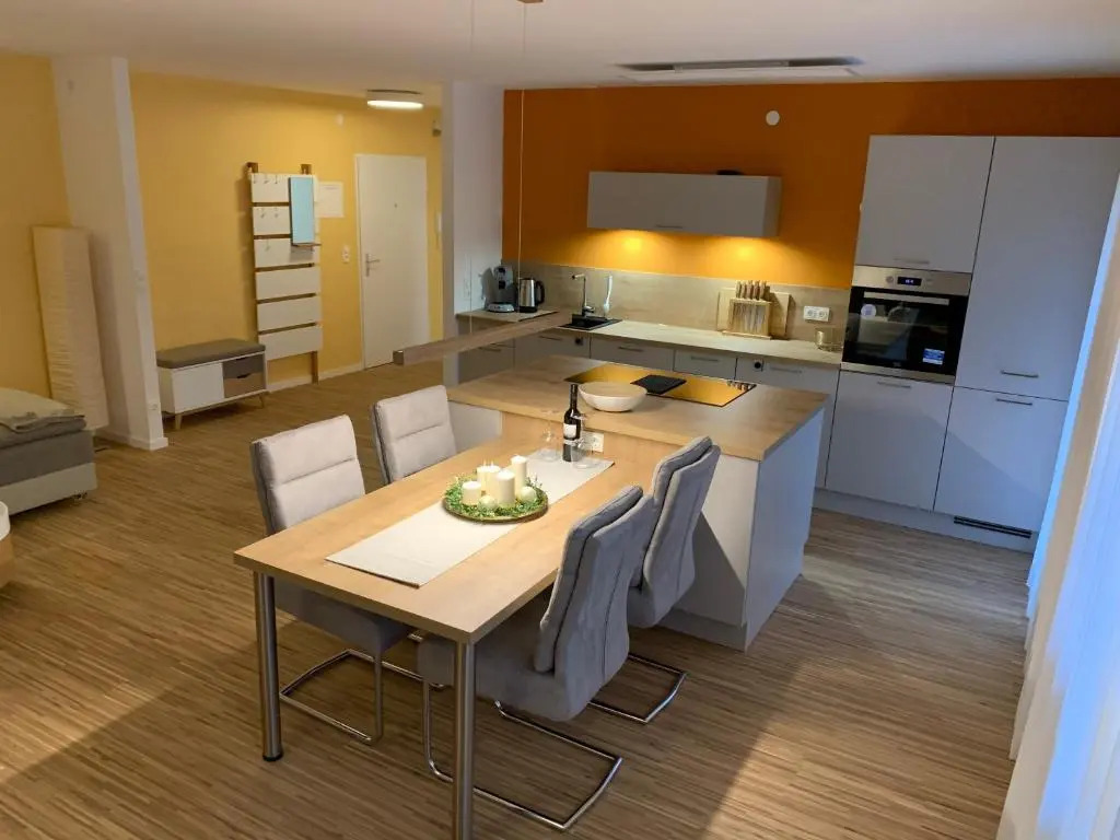 Moderne Ferienwohnung nahe SWR und Golfplatz