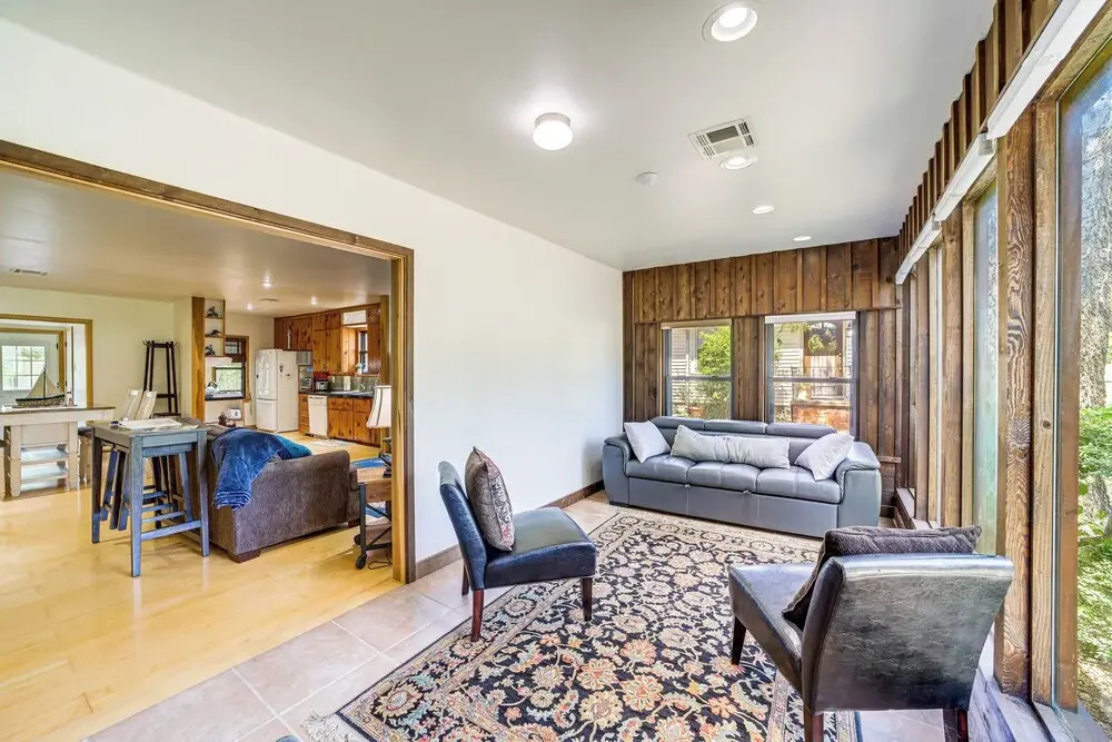 Tulsa Cottage w/ Hot Tub: 4 Mi to Downtown