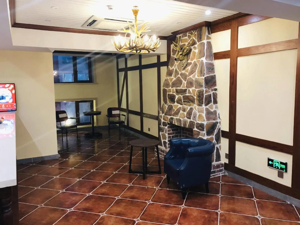 EES Holiday Inn