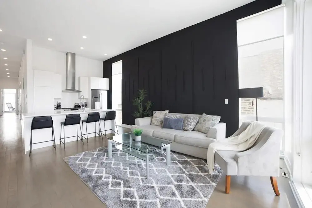 Stunning 4BD Penthouse in Ukrainian Village