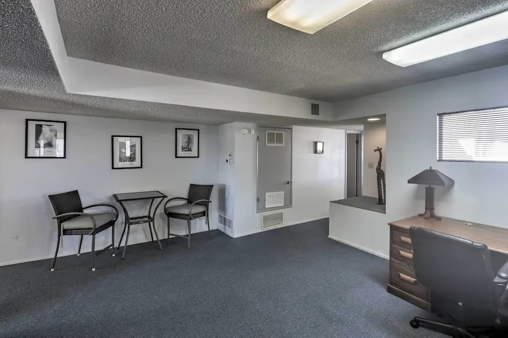 Kingman Apartment < 2 Miles to Route 66 Sign!