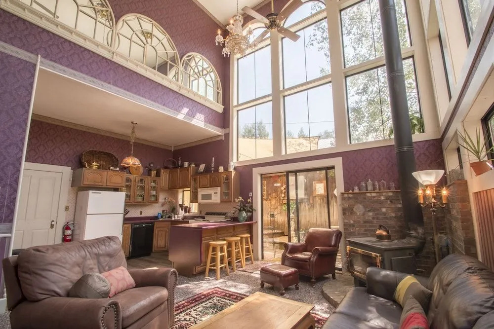 The Mine Shaft Inn Hotel & Hostel